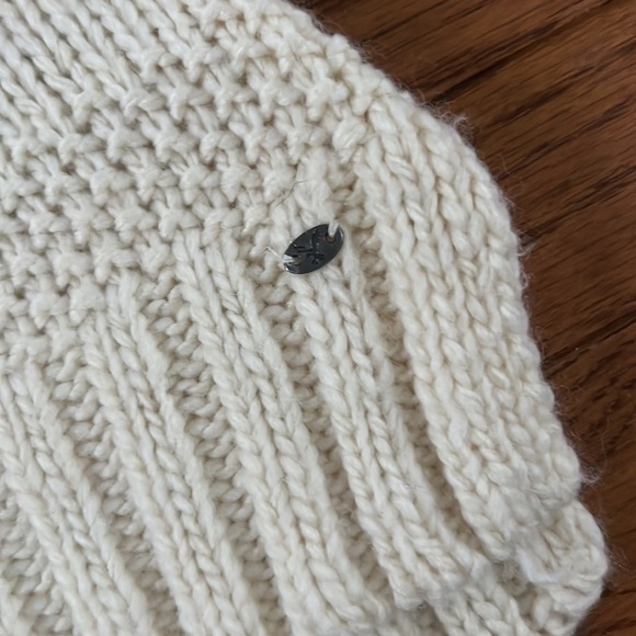 American Eagle Outfitters Off-White Sweater Size Small - Picture 3 of 9